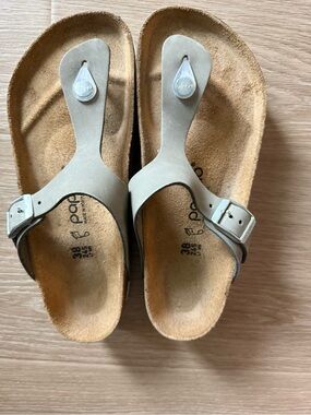 Women’s Birkenstock Gizeh Papillio Sandal- Gray
Size 7